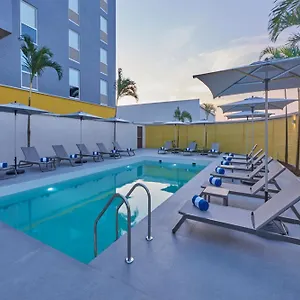  Hotel Express By Marriott Cancun Aeropuerto Messico
